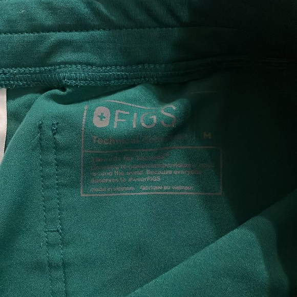 Figs Medium Zamora Bottoms in Hunter Green - Picture 2 of 3